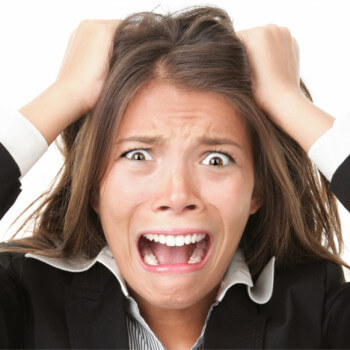 Mulher estressada pode ter problemas bucais